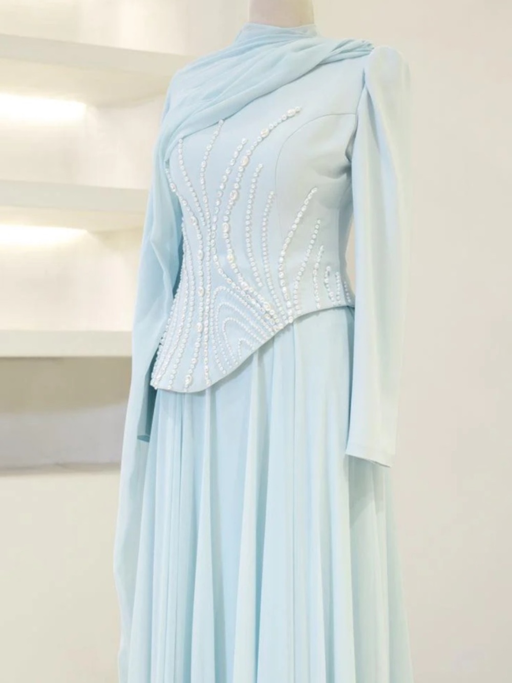 Modest evening gown - Picture 3 of 7